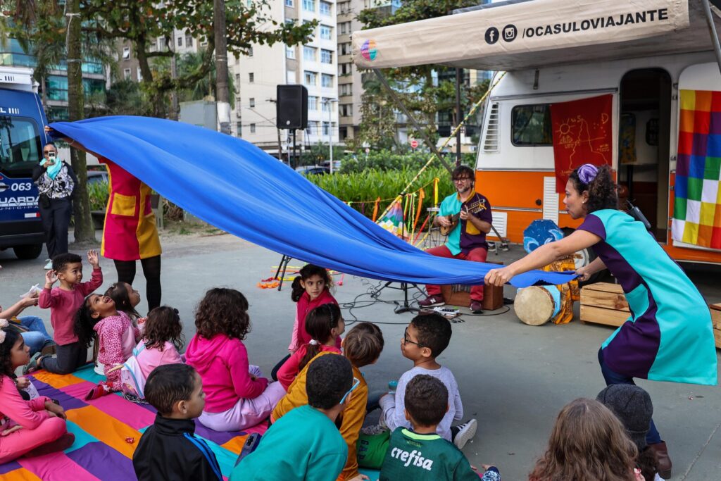 “nosso-norte-e-o-sul”:-kombi-literaria-casulo-viajante-promove-aula-espetaculo-gratuita