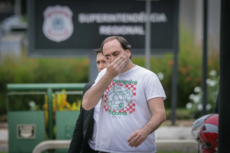 “Estamos todos exaustos”, diz Carlos depois de nova cirurgia de Bolsonaro “estamos-todos-exaustos”,-diz-carlos-apos-nova-cirurgia-de-bolsonaro