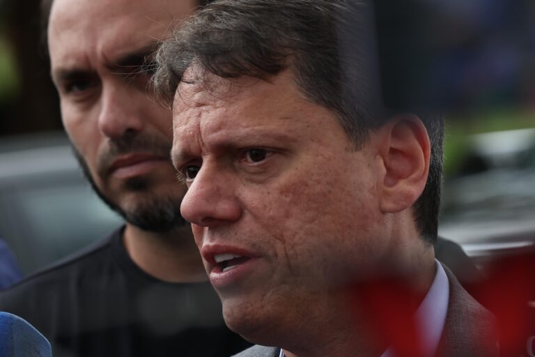 Tarcísio mostra o que Bolsonaro falou da candidatura de Ronaldo Caiado tarcisio-revela-o-que-bolsonaro-disse-da-candidatura-de-ronaldo-caiado