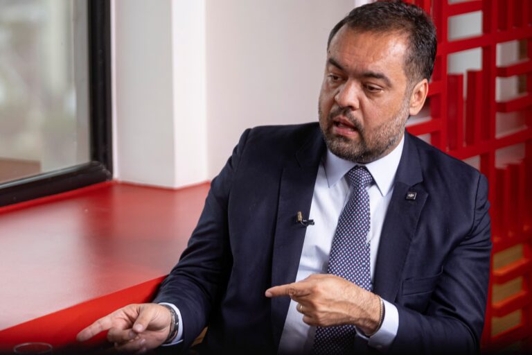 claudio-castro-marca-renuncia-do-governo-para-esta-segunda-(23/3)