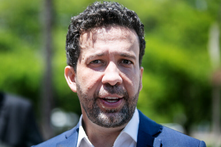 Janones diz que esquerda está contaminada por “arrogância intelectual” janones-diz-que-esquerda-esta-contaminada-por-“arrogancia-intelectual”